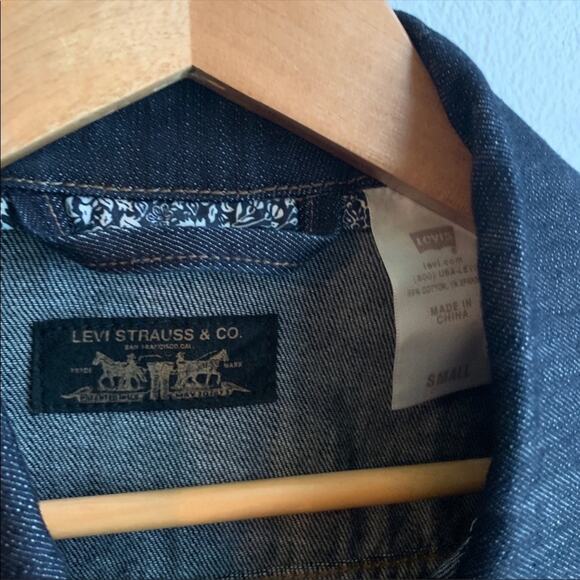 Levi’s Dark Denim Fashion Cropped Jacket Small - Picture 3 of 8